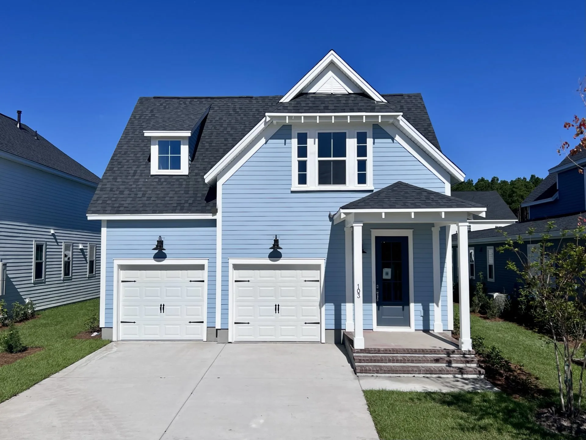 103 True Blue Loop