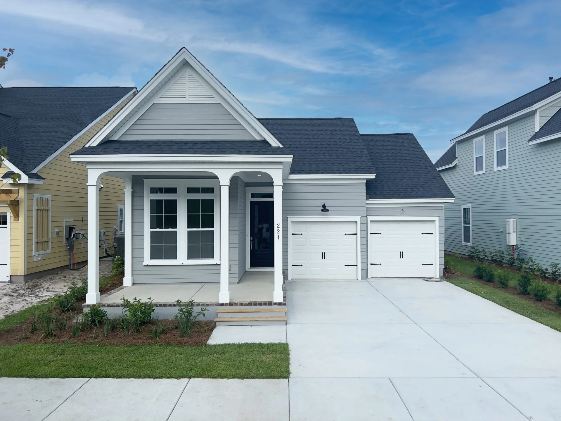 221 Clearblue Loop